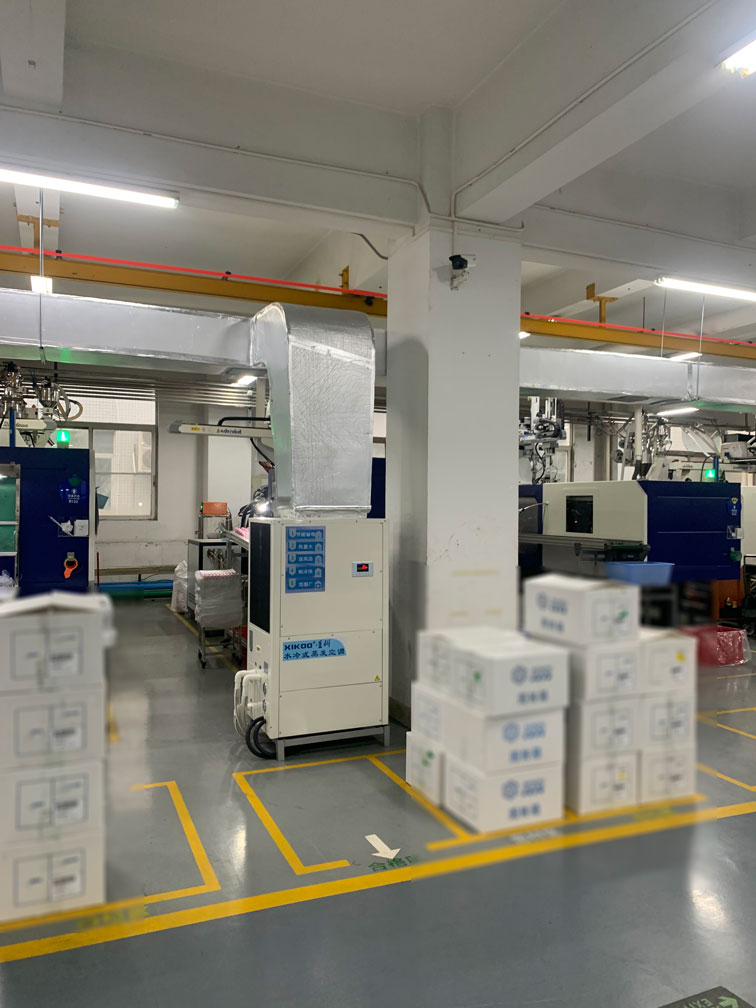 工業(yè)省電空調(diào)-立式管道機安裝于大型注塑廠房車間崗位降溫