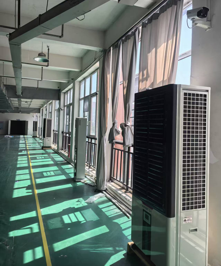 制衣廠制冷降溫，安裝蒸發冷省電空調-立式軸流雙風口款